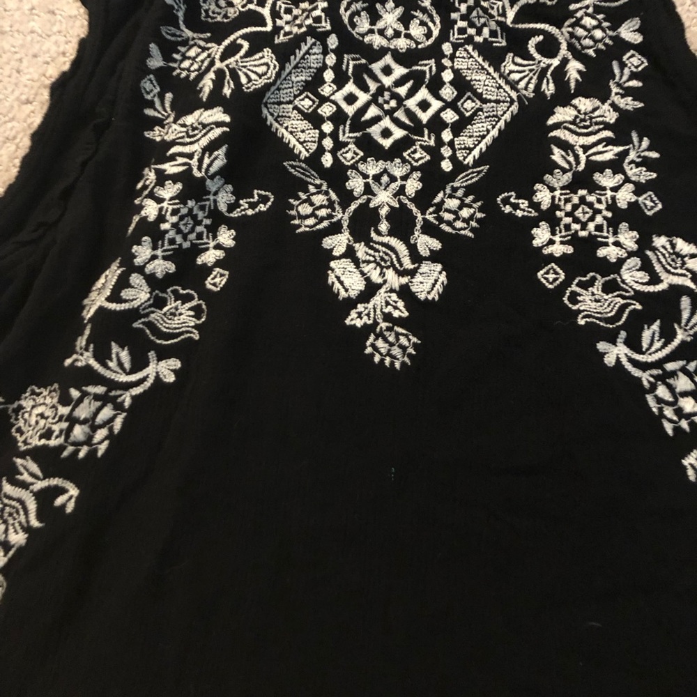 Xhilaration Sleeveless Top with Embroidery - Picture 9 of 10